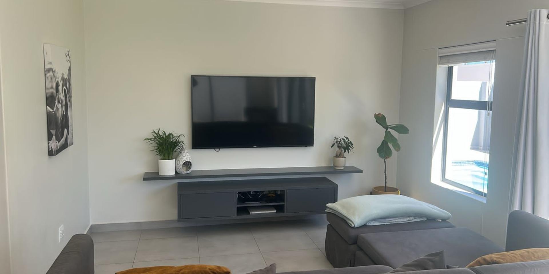 Image 4 of 6