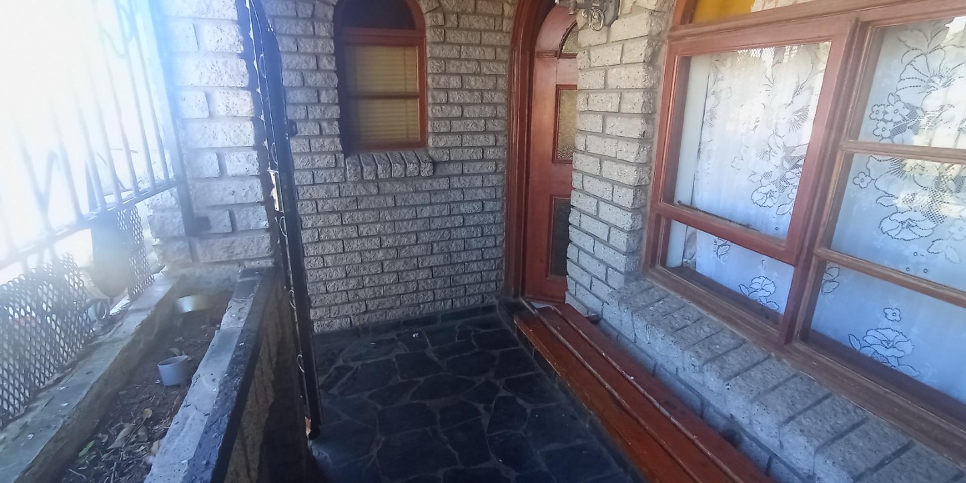 Image 4 of 6