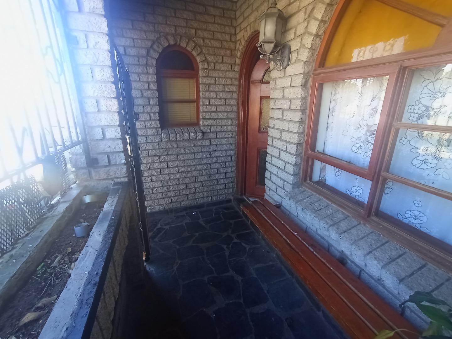 Image 4 of 6