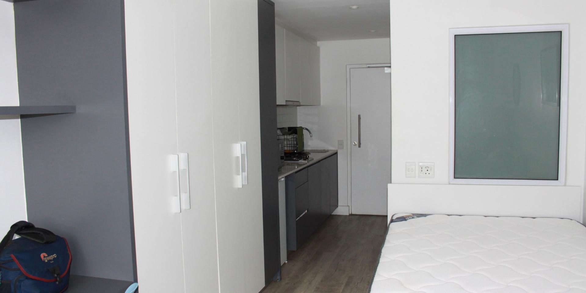 Image 4 of 6