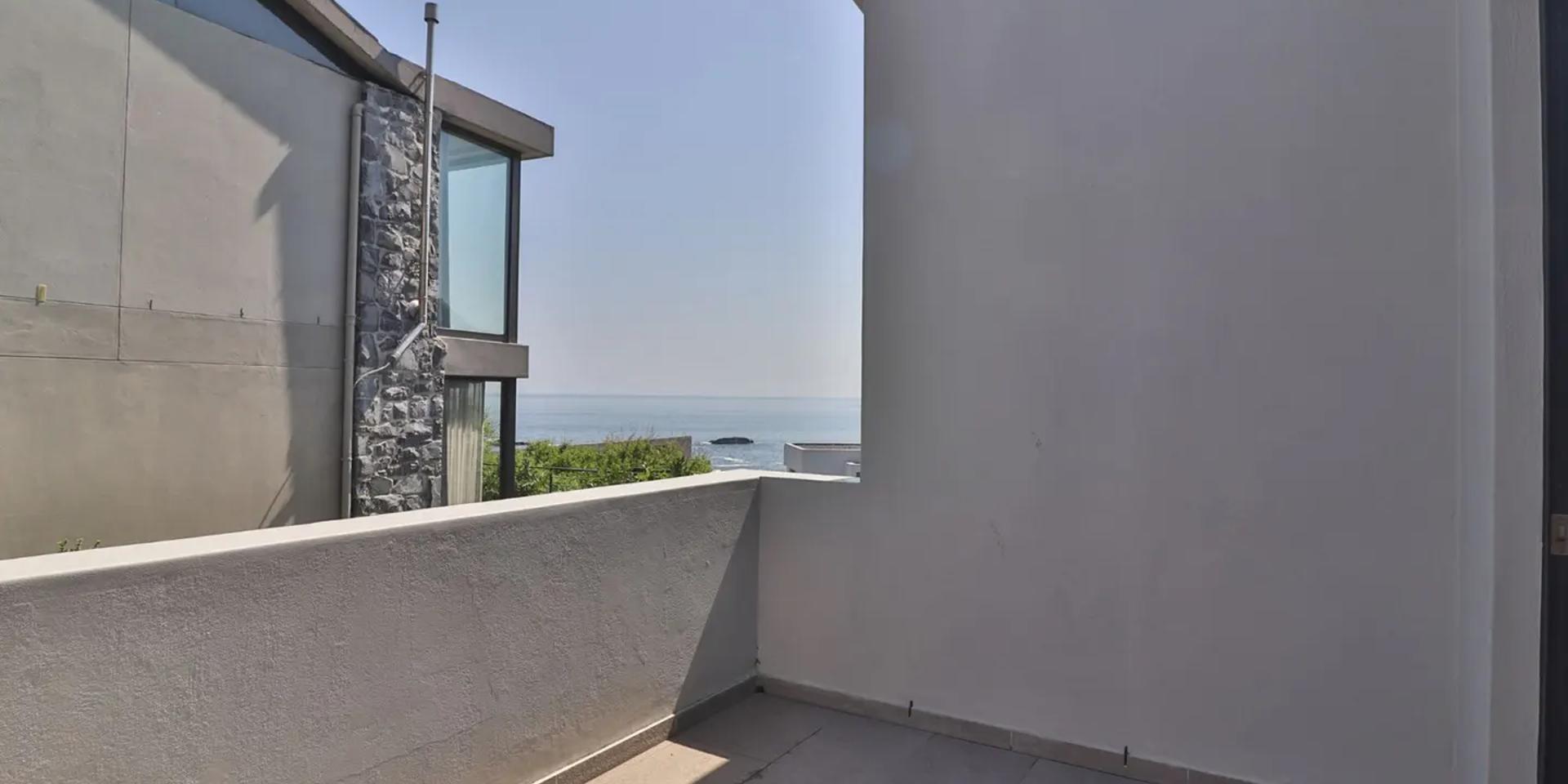 Image 2 of 6