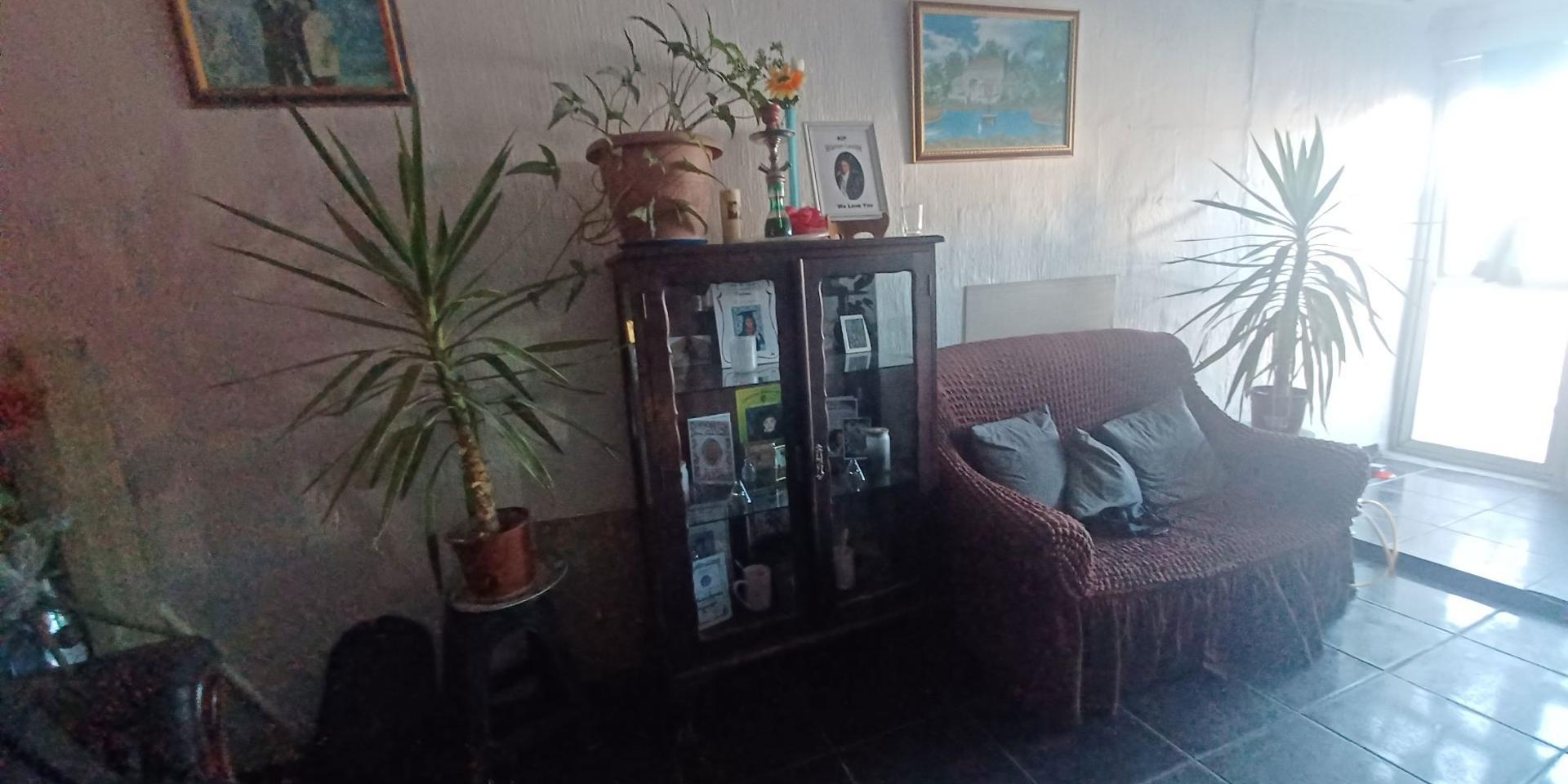 Image 2 of 6