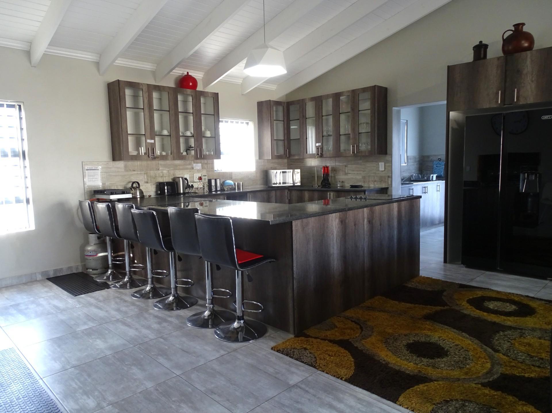 Image 4 of 6