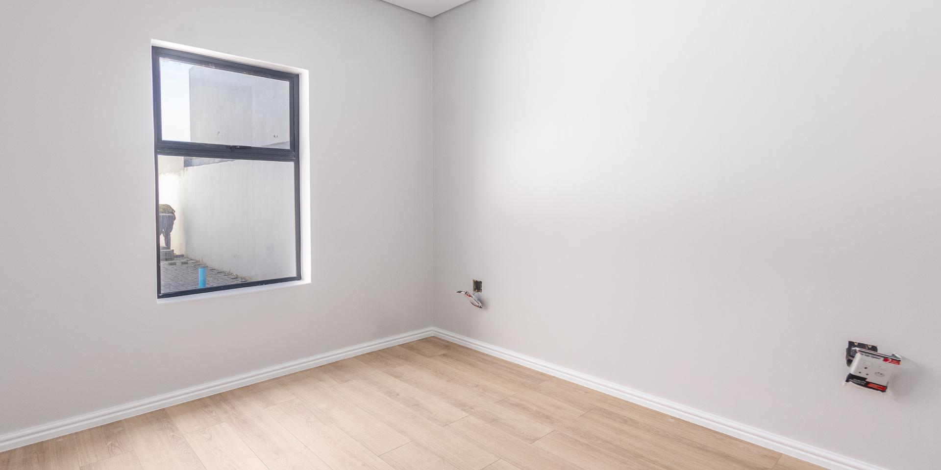 Image 4 of 6