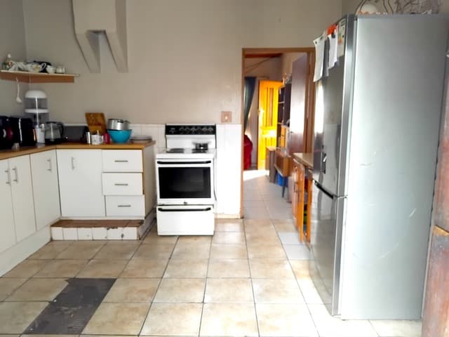 Image 3 of 6