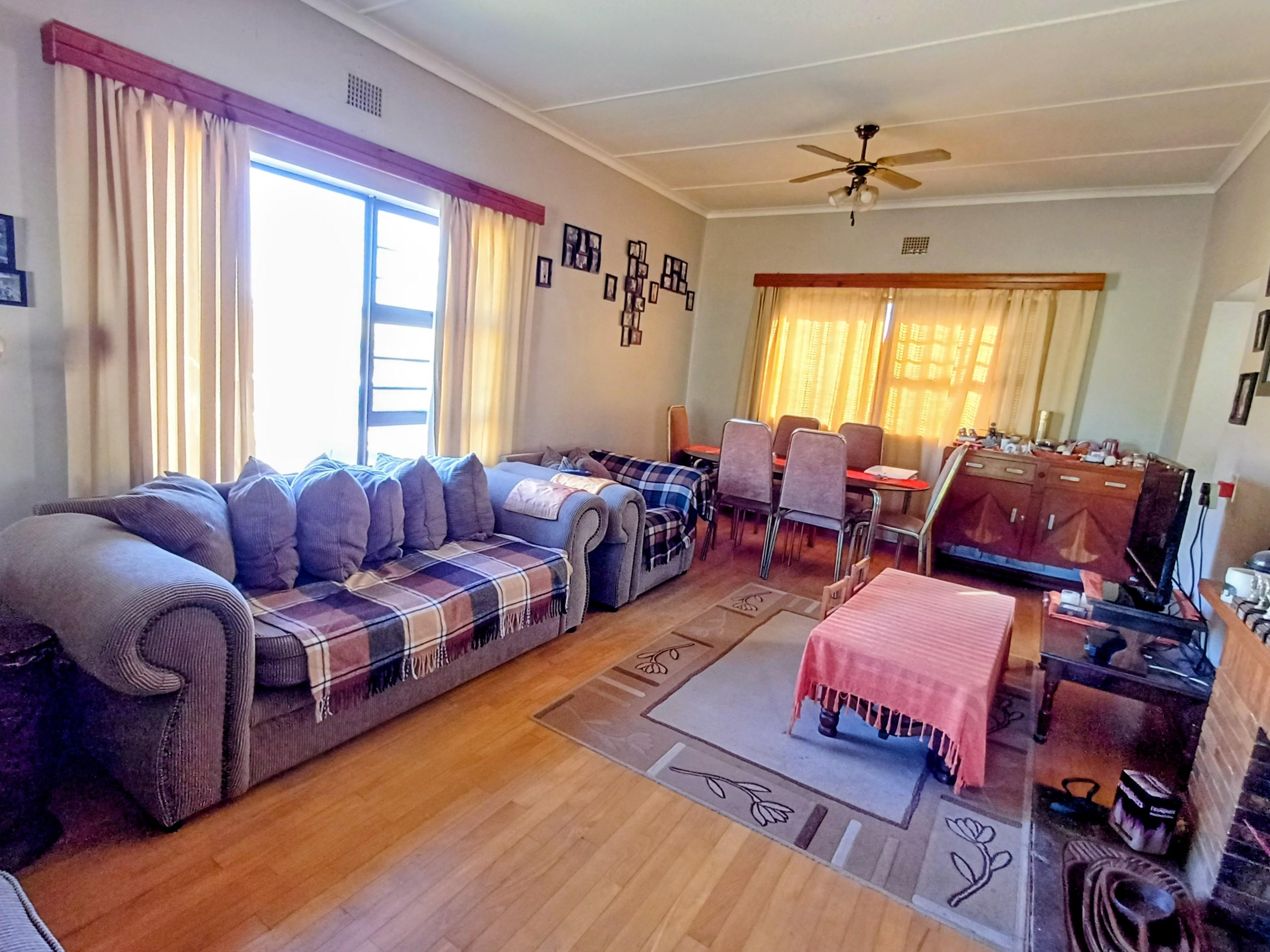 Image 4 of 6