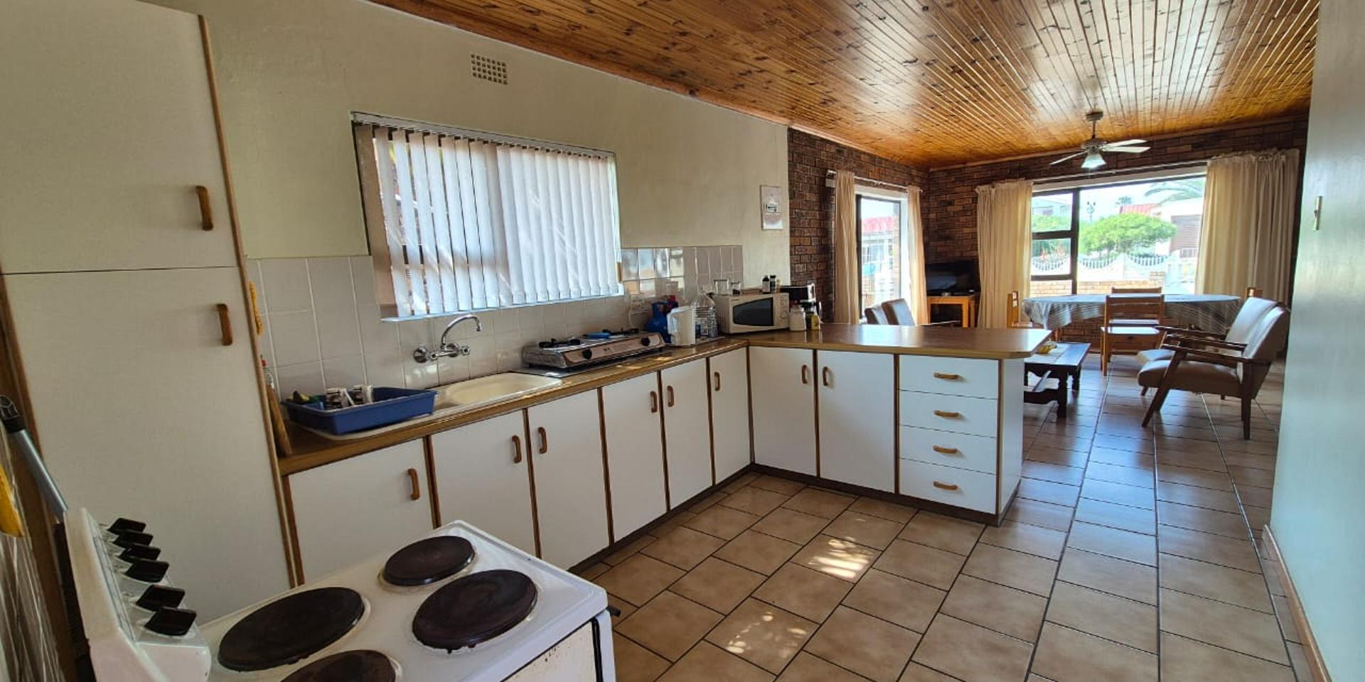 Image 4 of 6