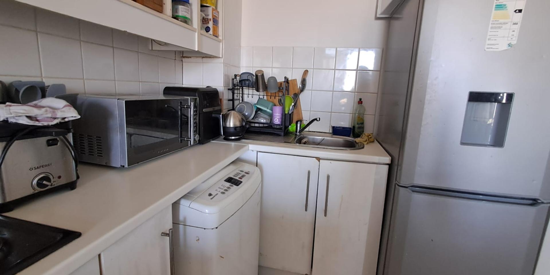 Image 4 of 6
