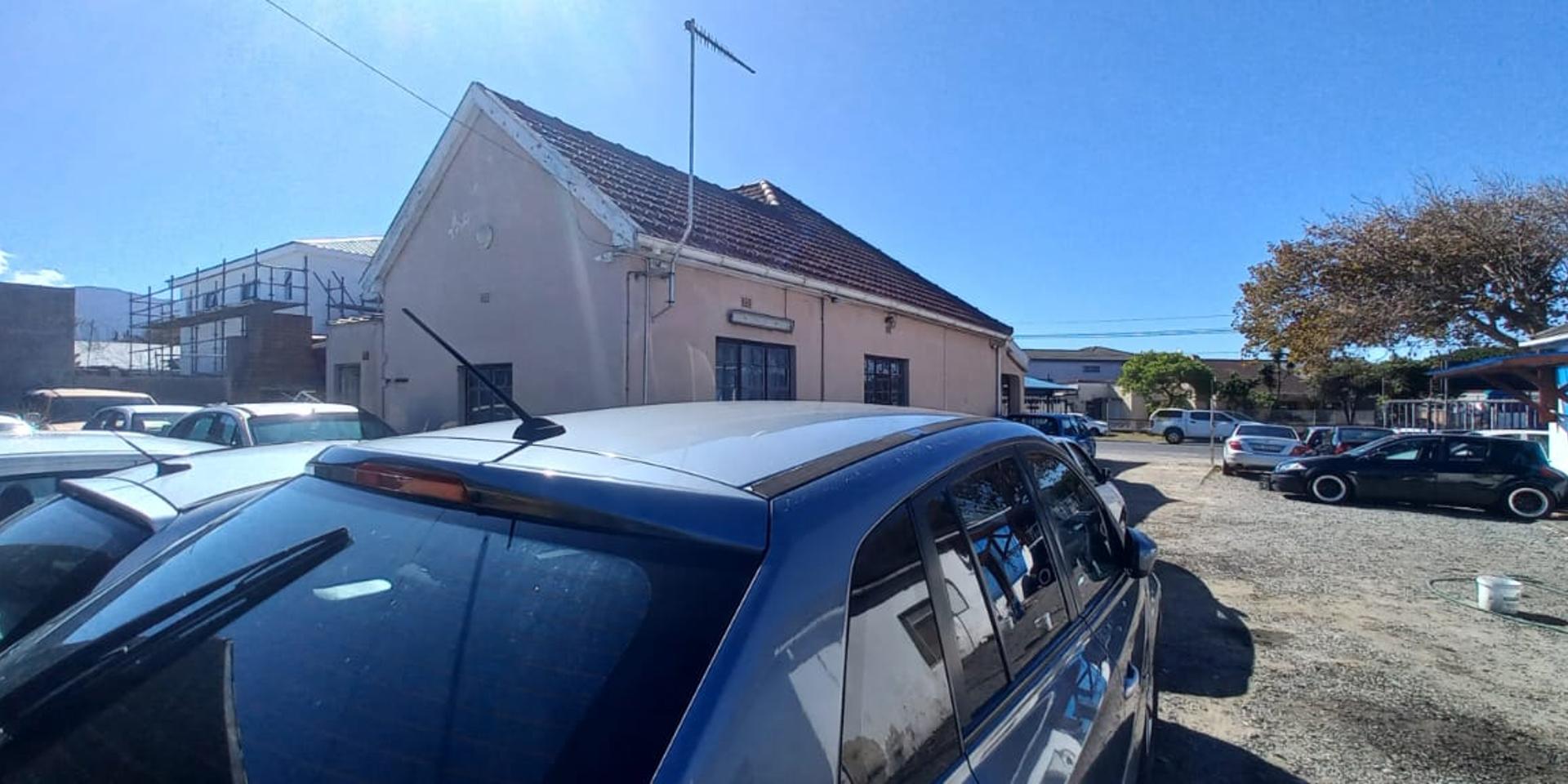 Image 2 of 6
