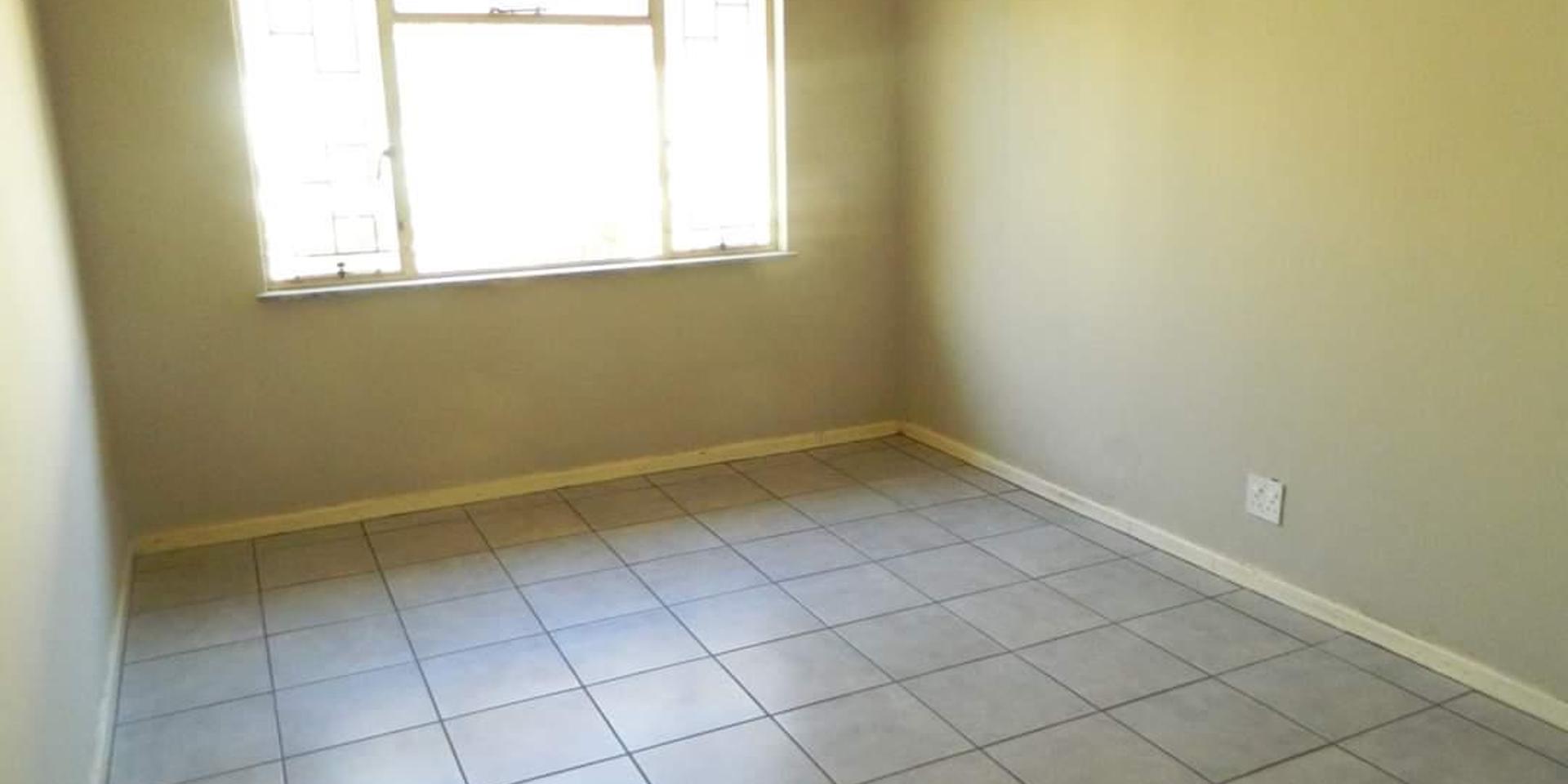 Image 4 of 6