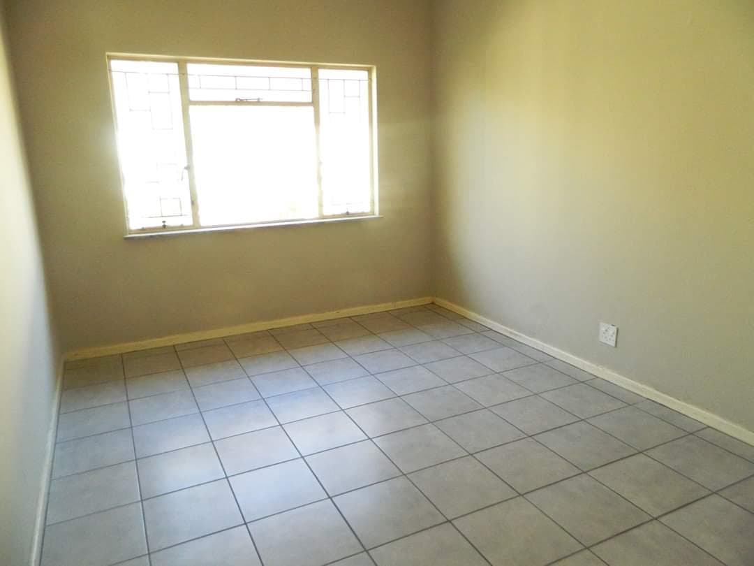 Image 4 of 6
