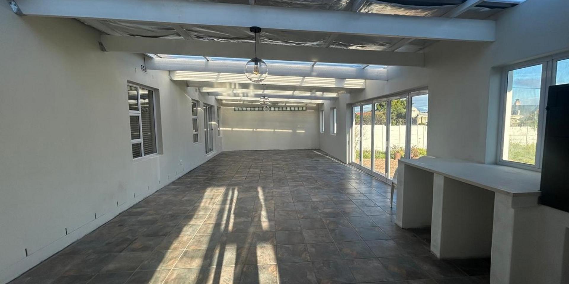 Image 4 of 6