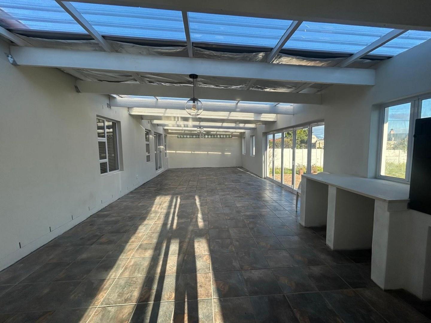 Image 4 of 6