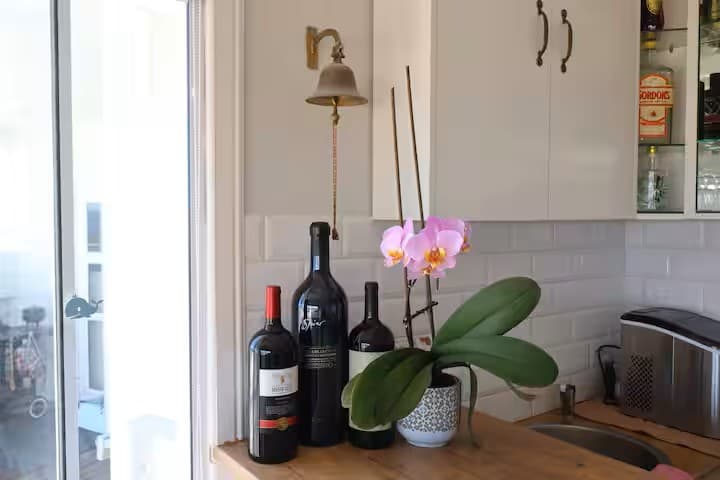 Image 4 of 6