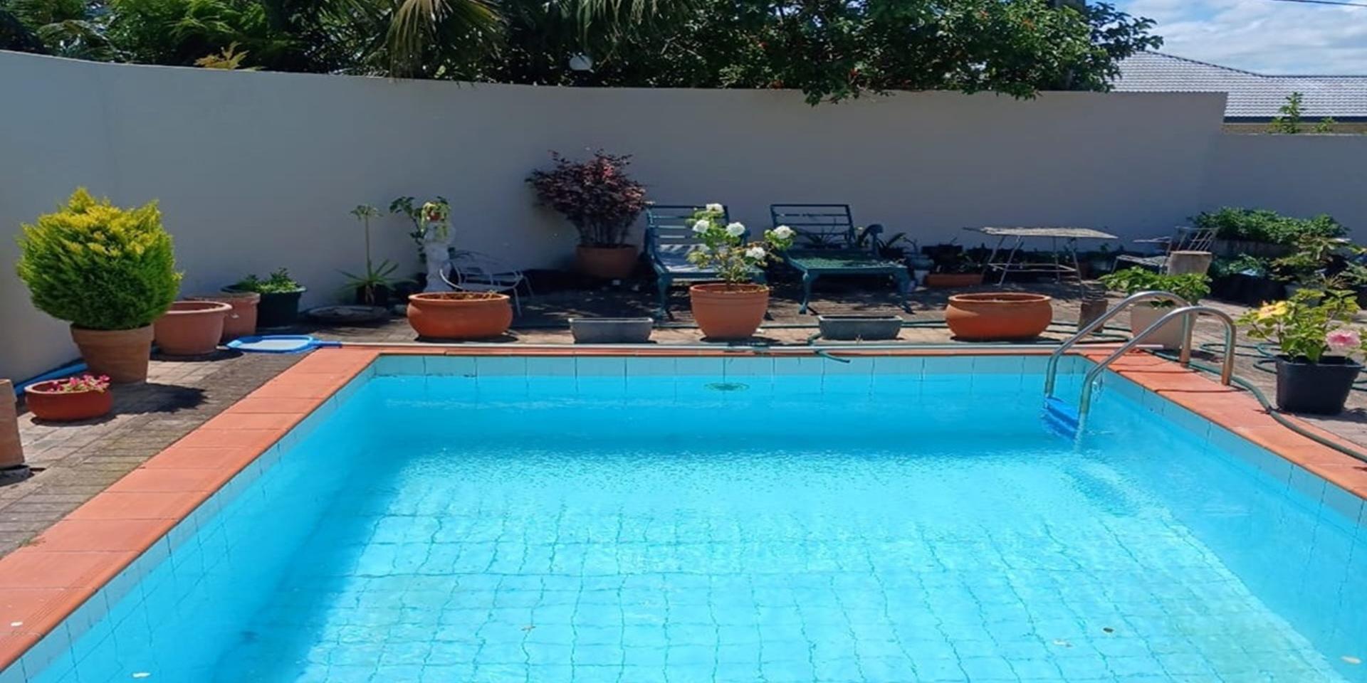 Image 2 of 6