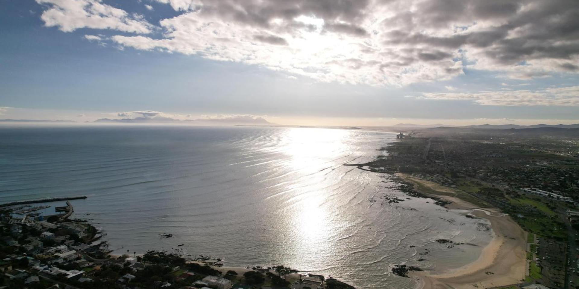 Image 2 of 6