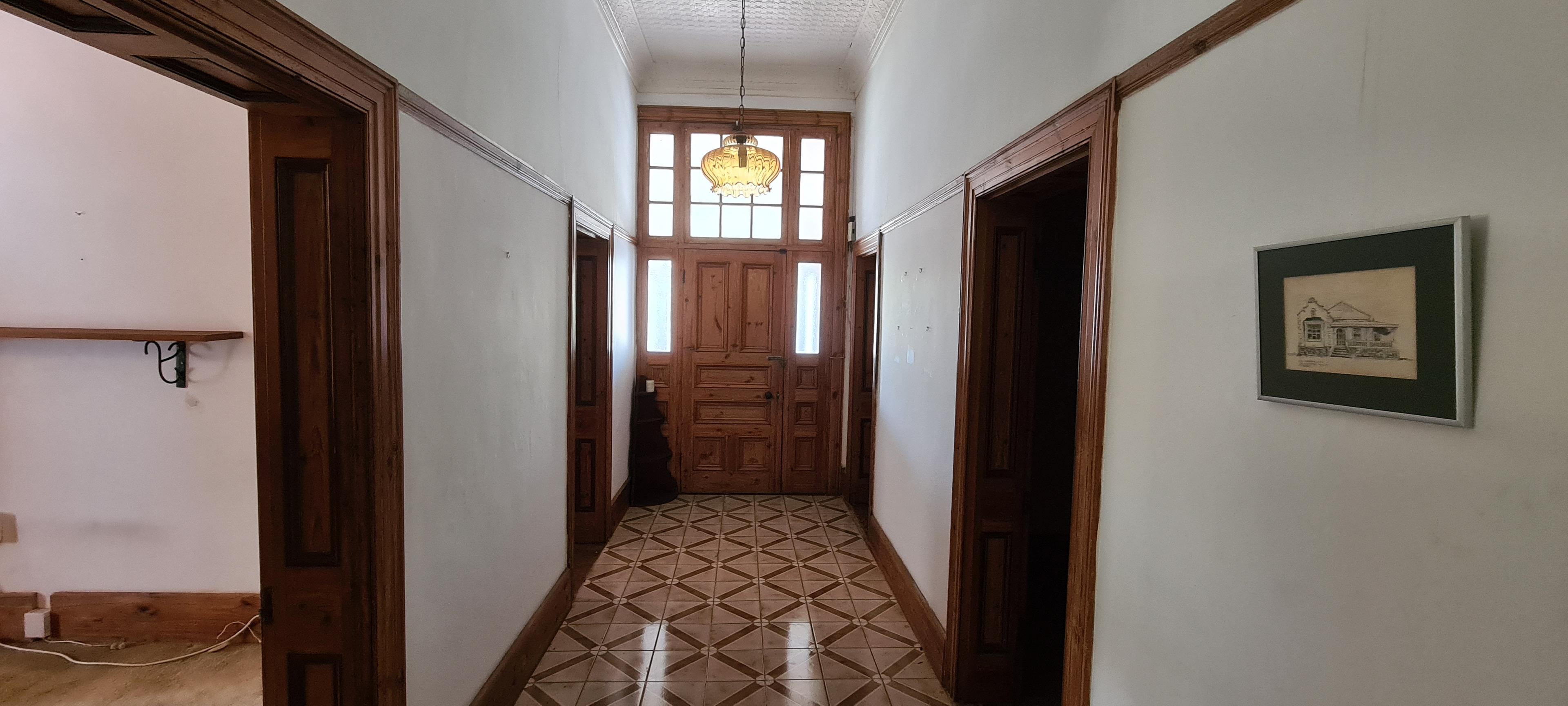 Image 4 of 6