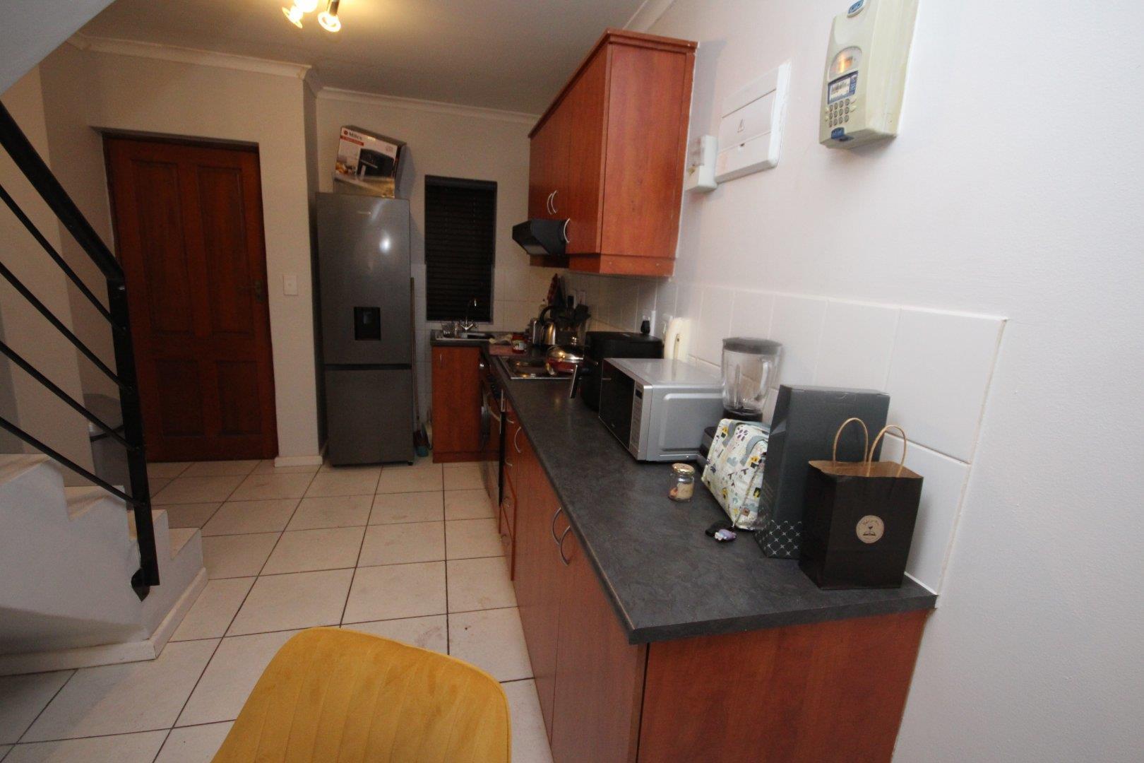 Image 3 of 6