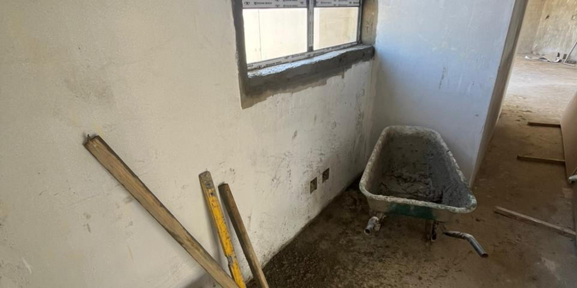 Image 2 of 6