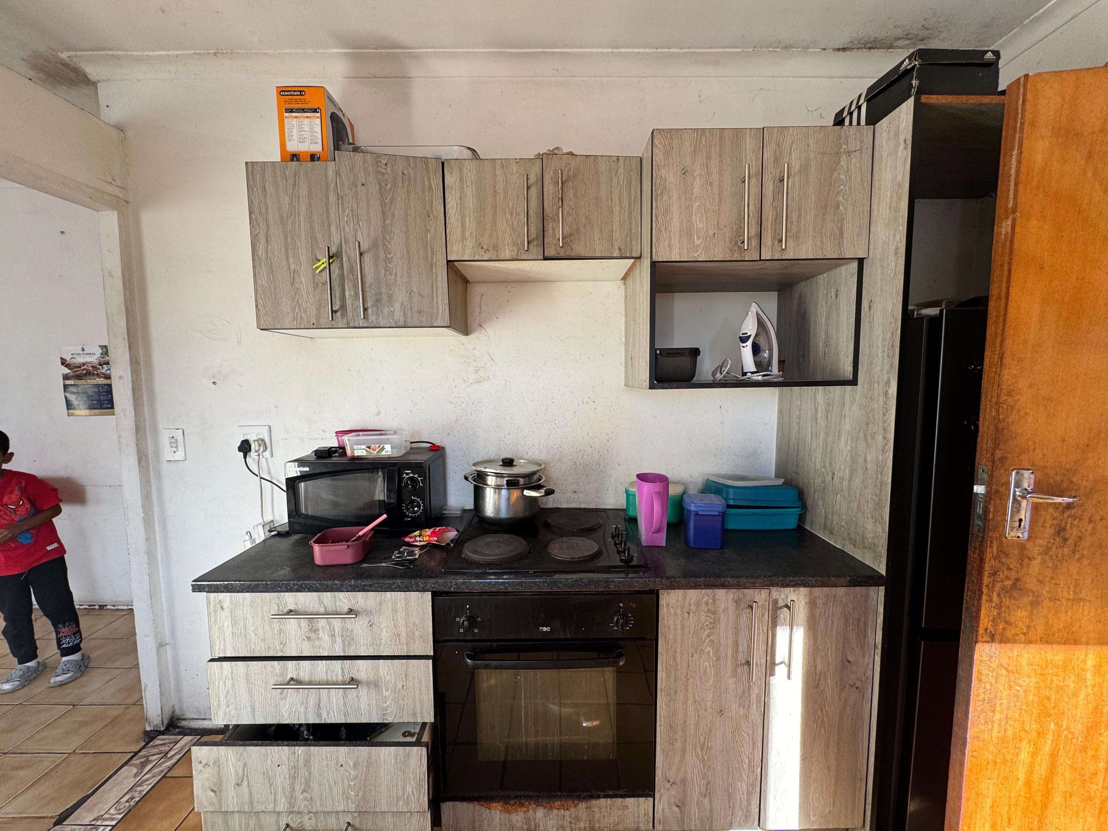 Image 4 of 6
