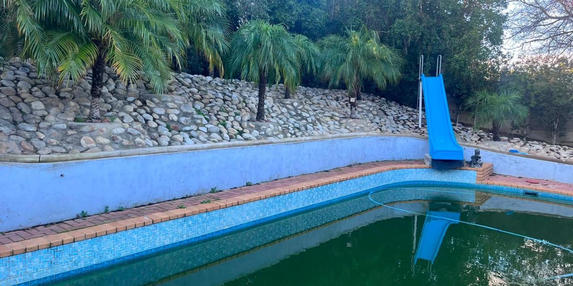 Image 2 of 6
