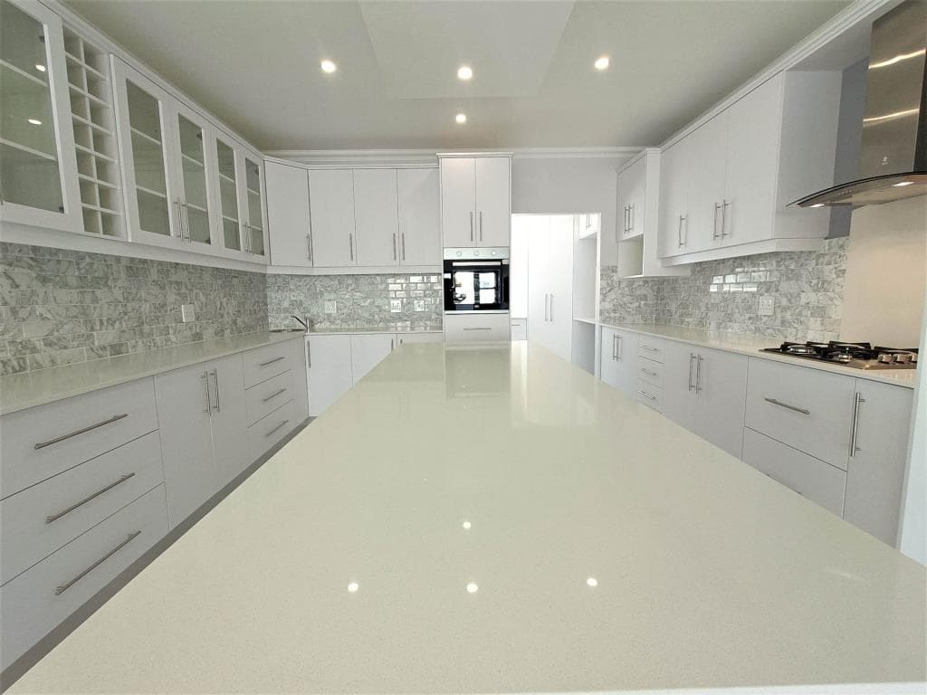 Image 4 of 6