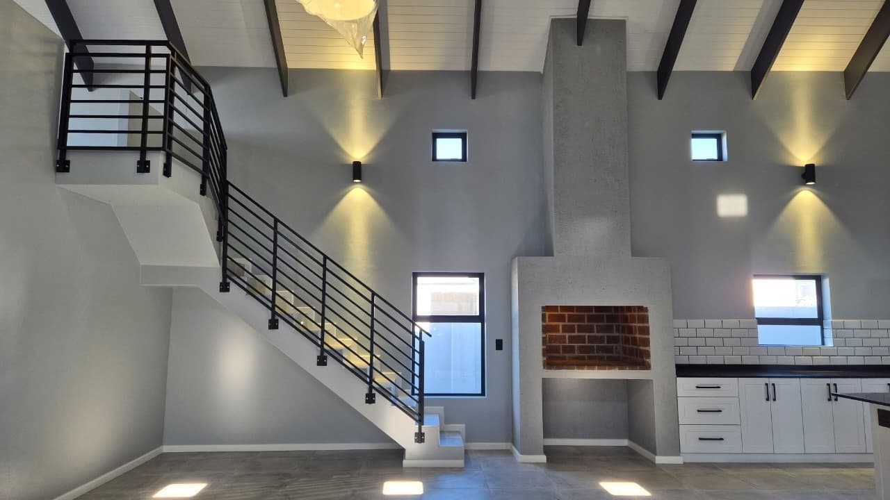 Image 2 of 6