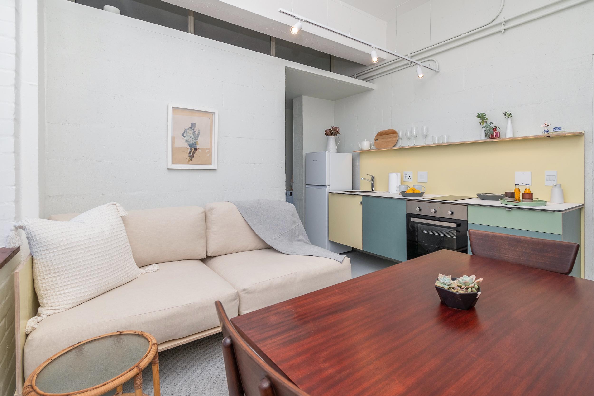 Image 2 of 6