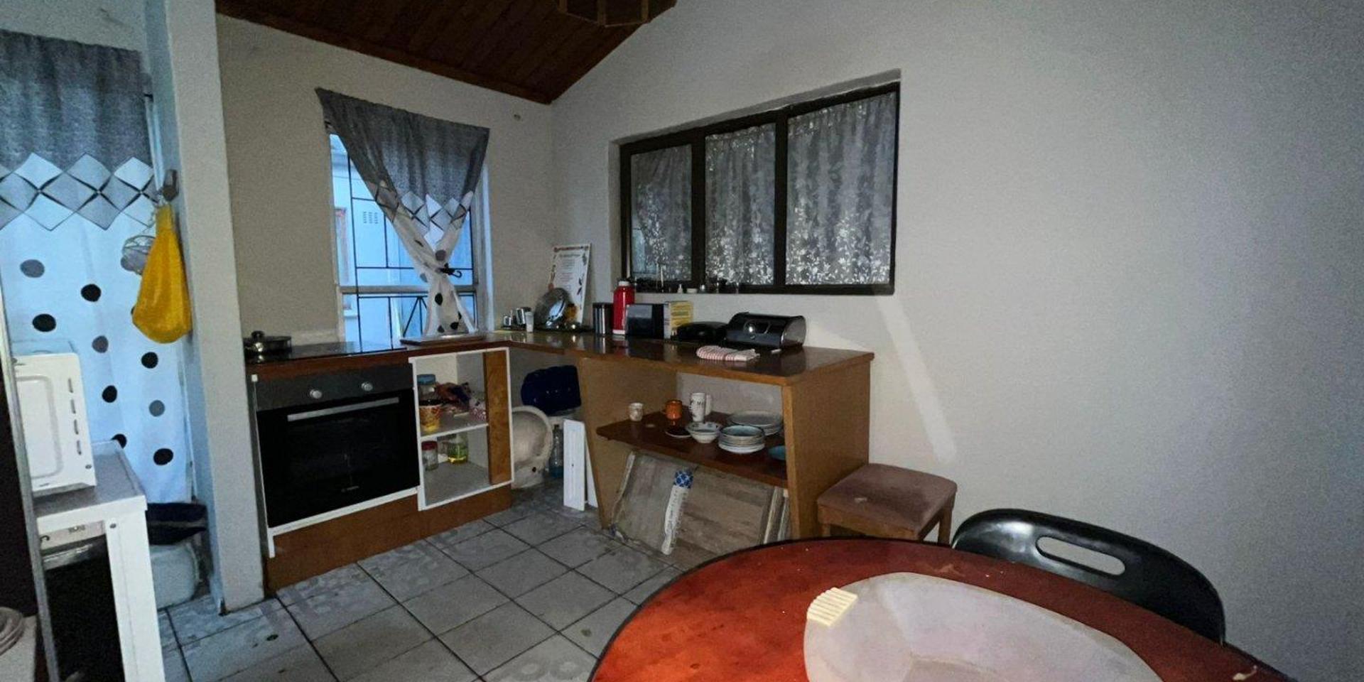 Image 3 of 6