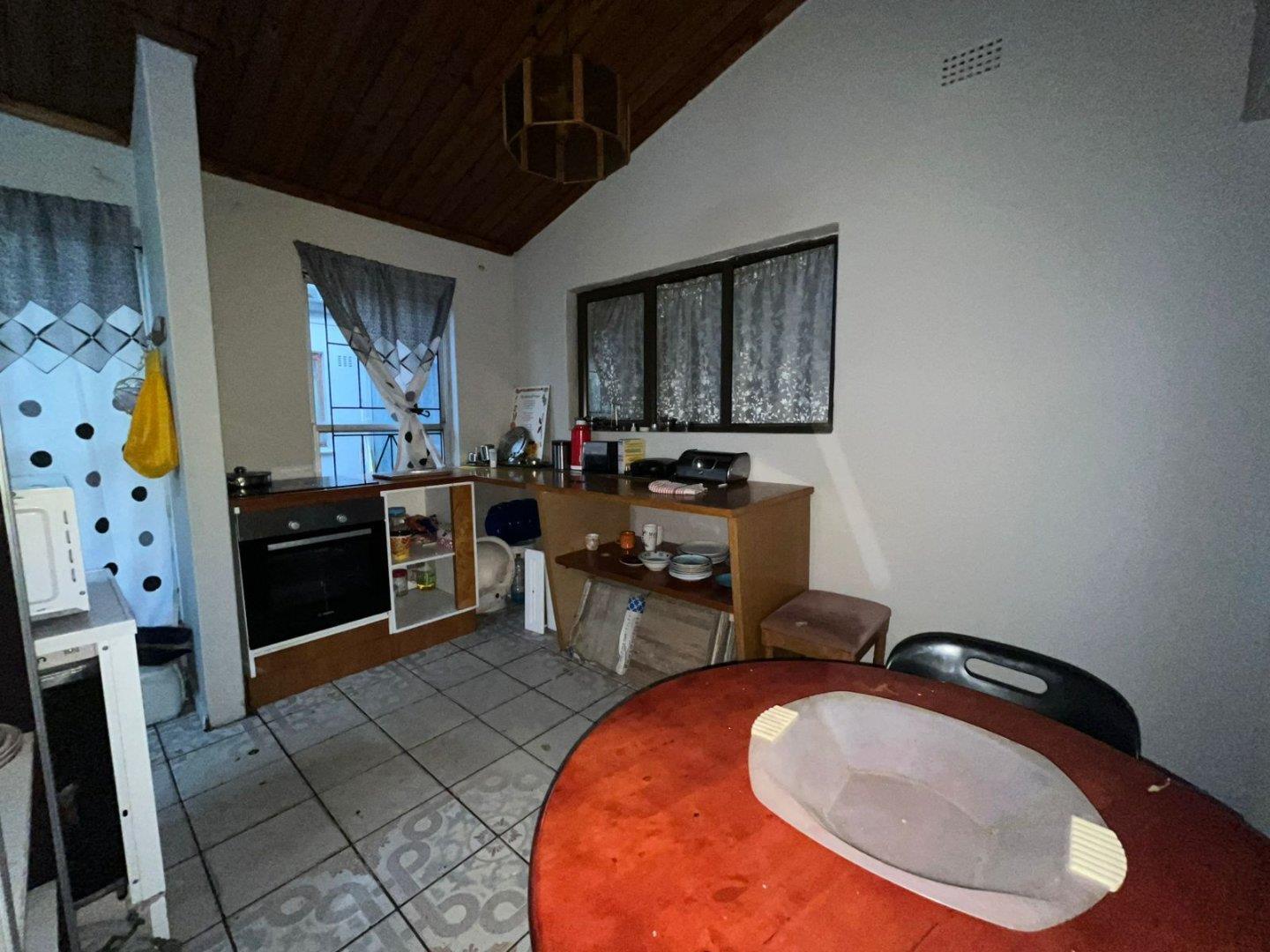 Image 3 of 6