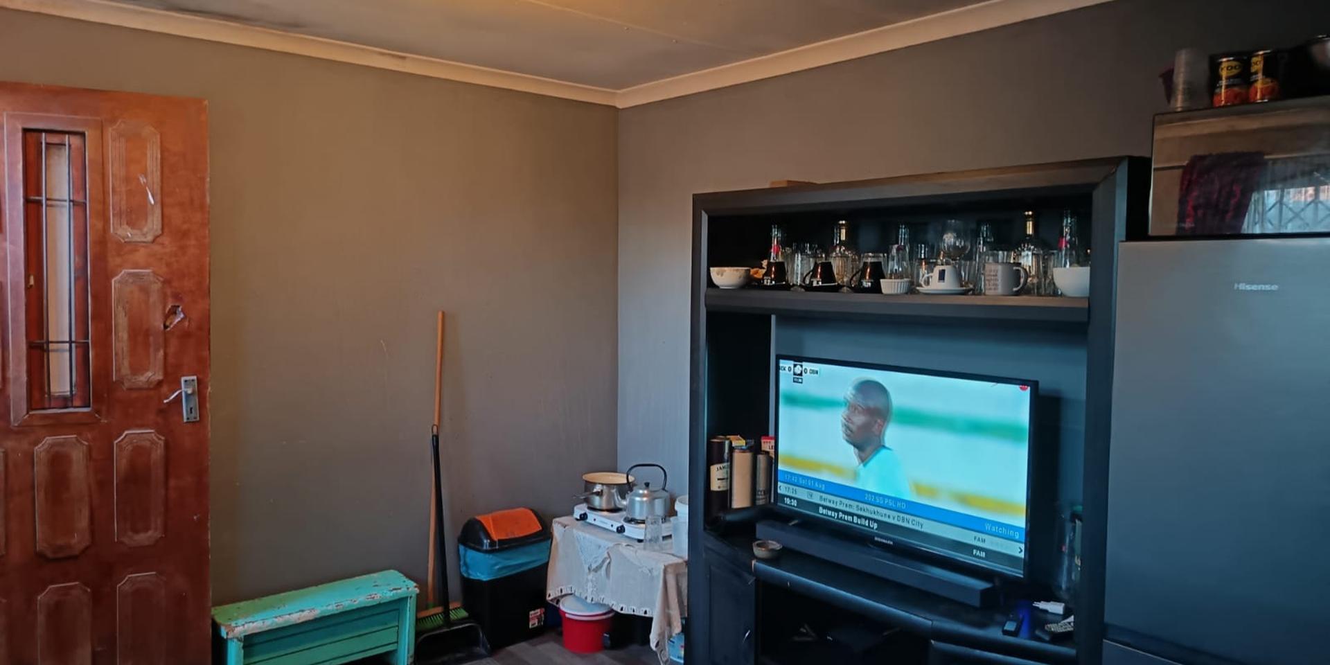 Image 2 of 6
