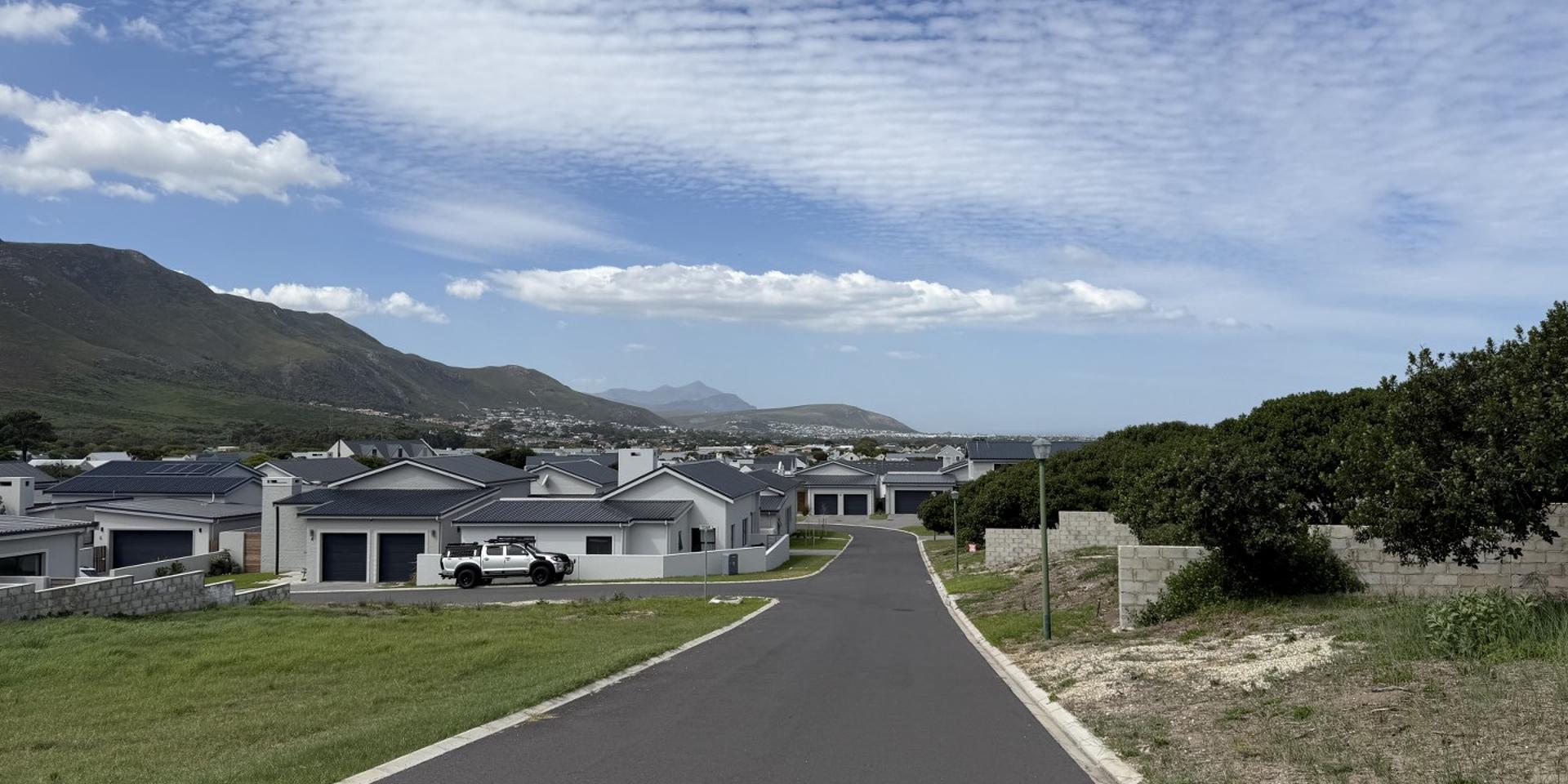 Image 4 of 6