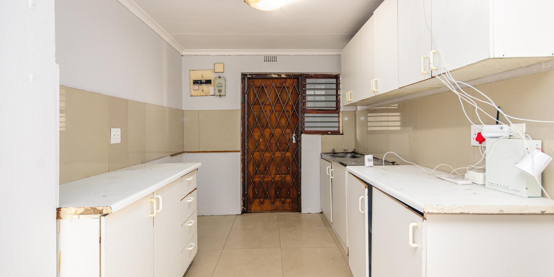 Image 4 of 6