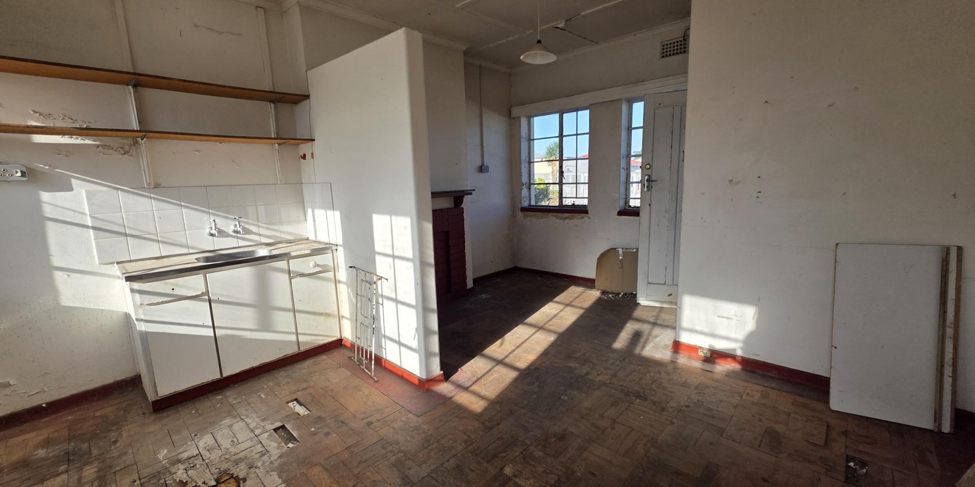 Image 3 of 6