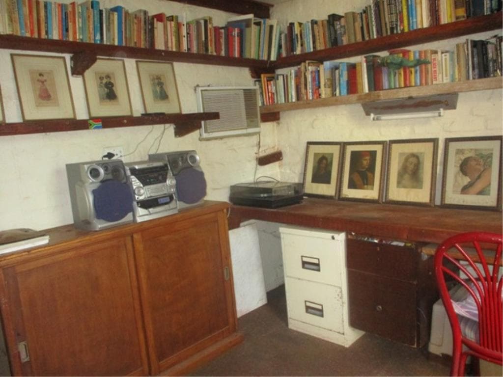 Image 4 of 6