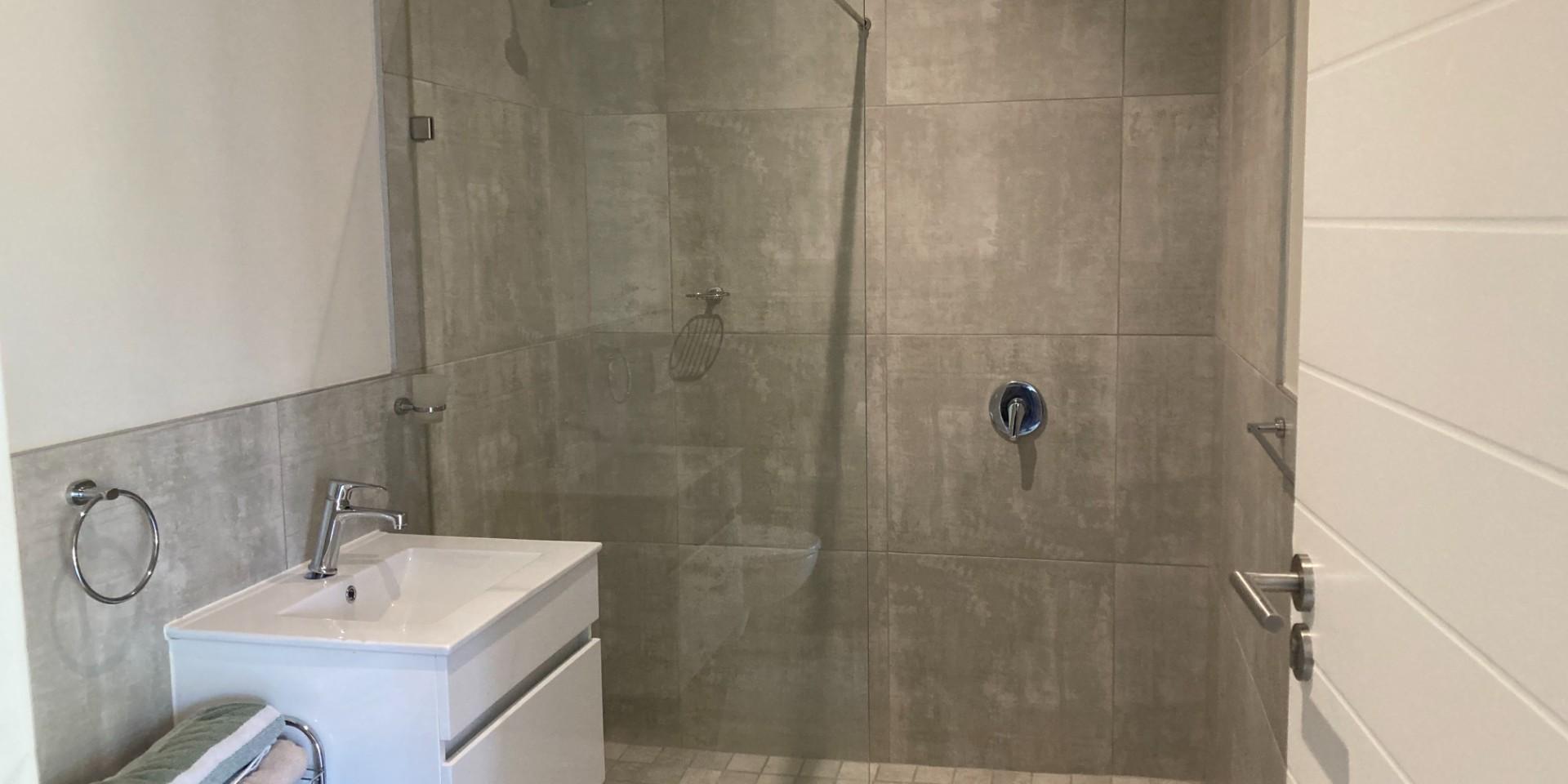 Image 4 of 6
