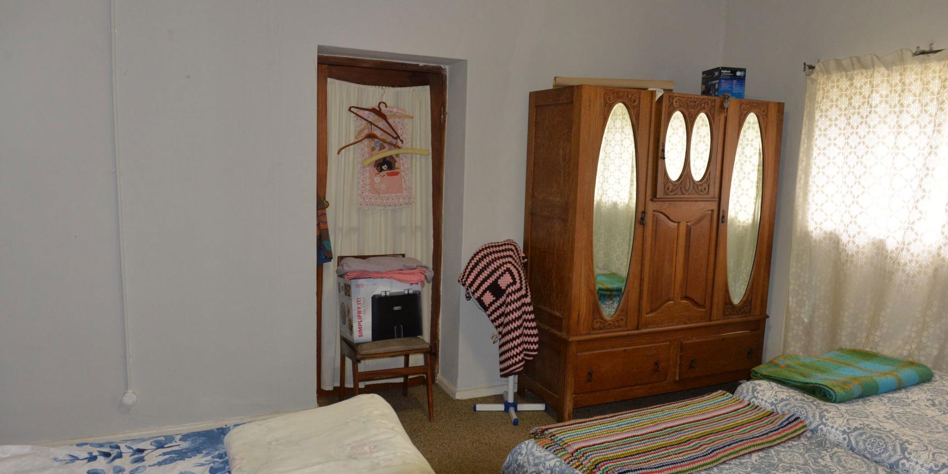Image 2 of 6