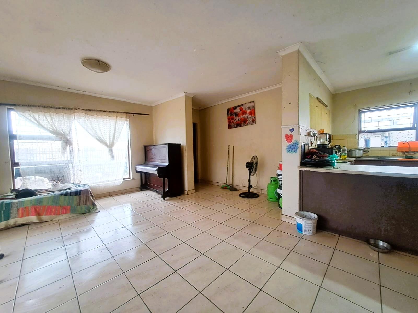 Image 3 of 6