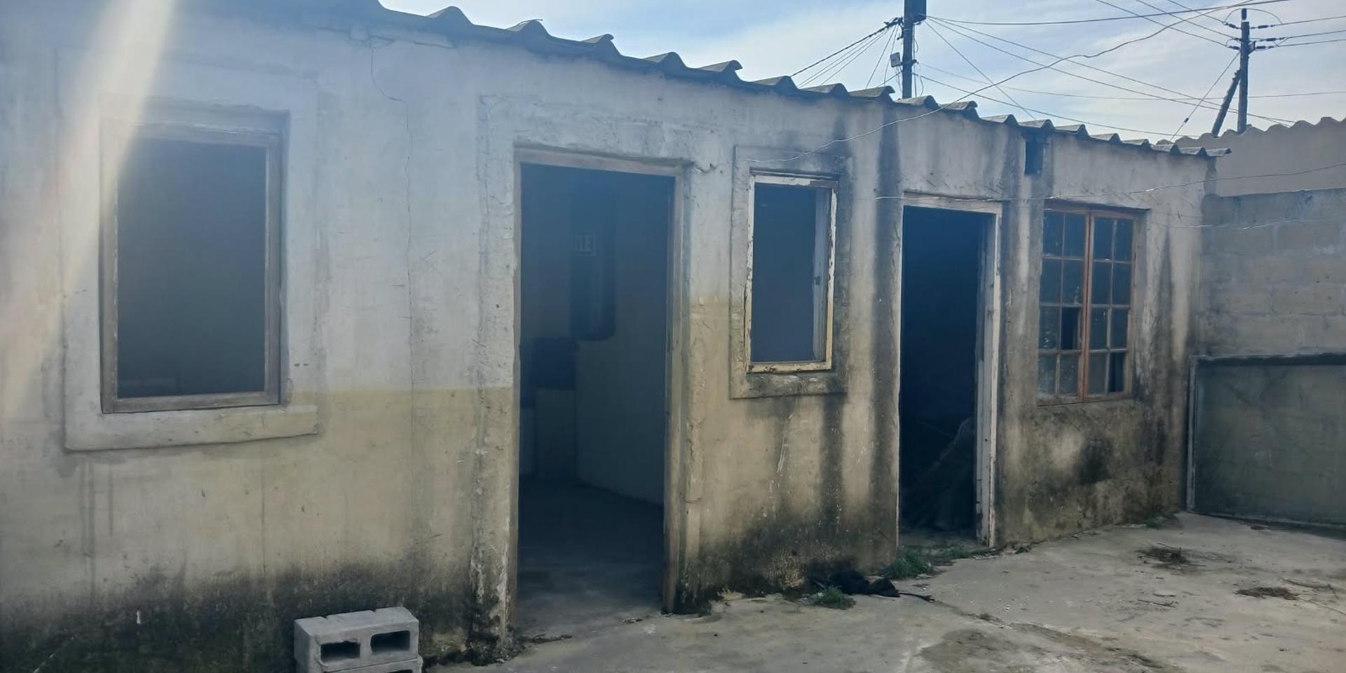 Image 2 of 6