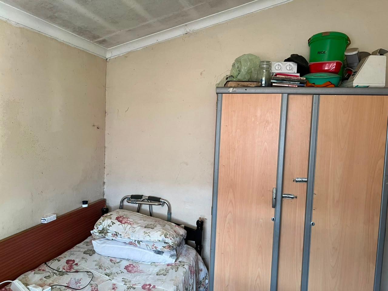 Image 4 of 6