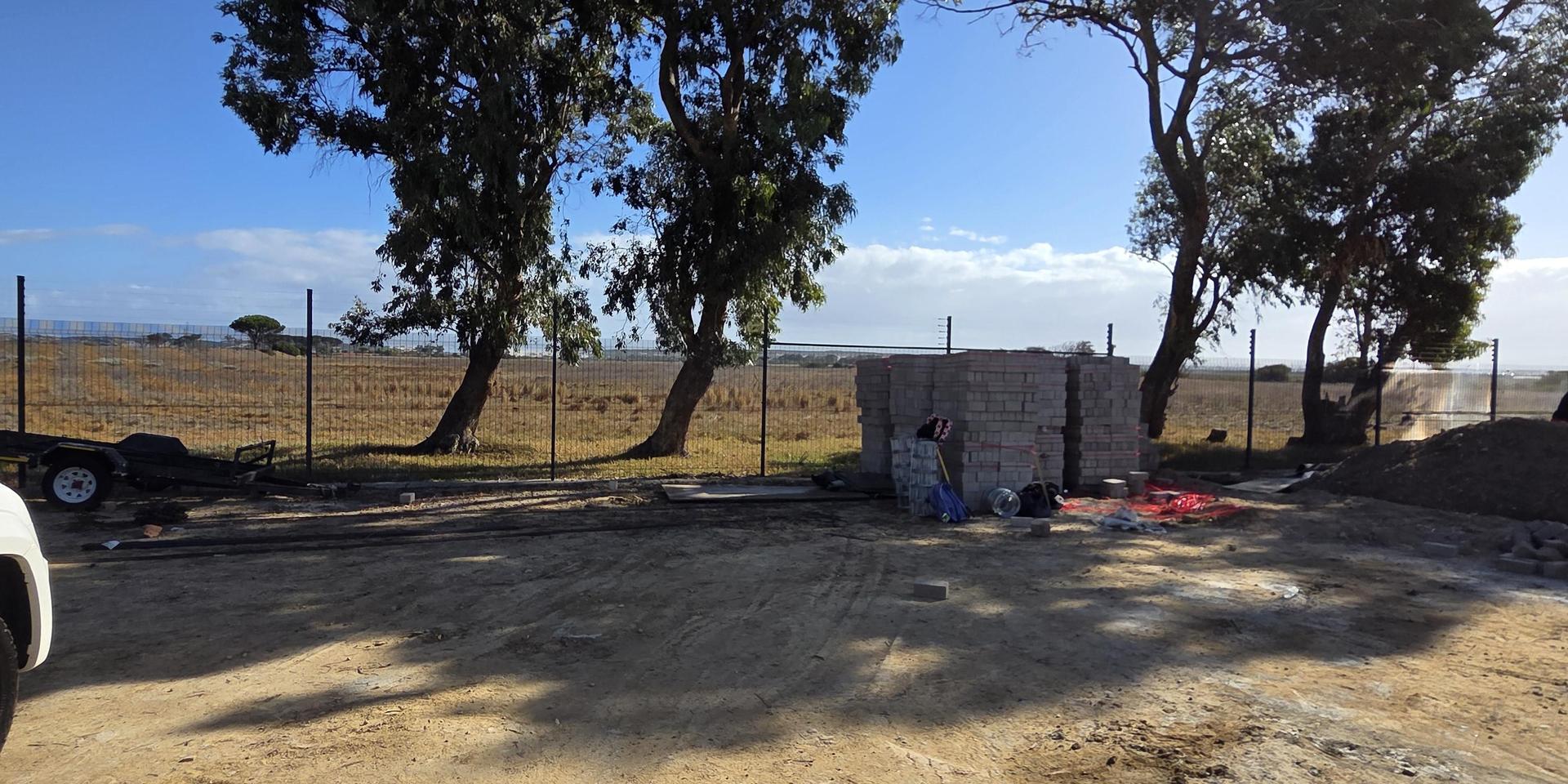 Image 2 of 6