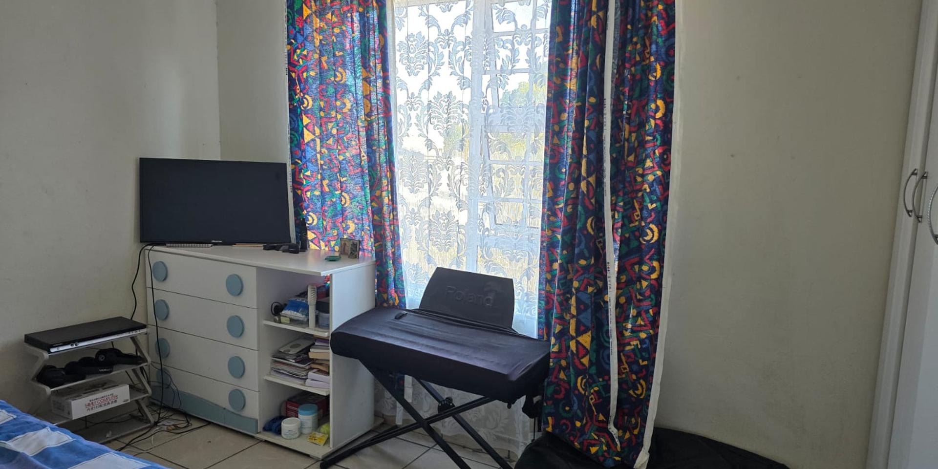 Image 3 of 6