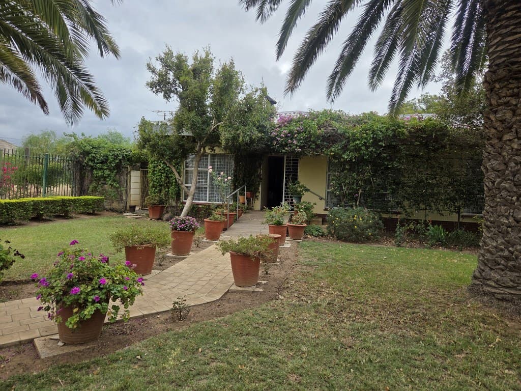 Image 1 of 6