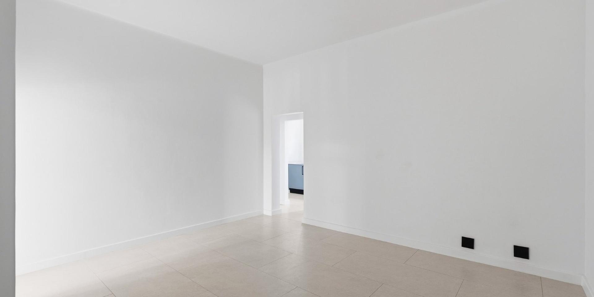 Image 2 of 6