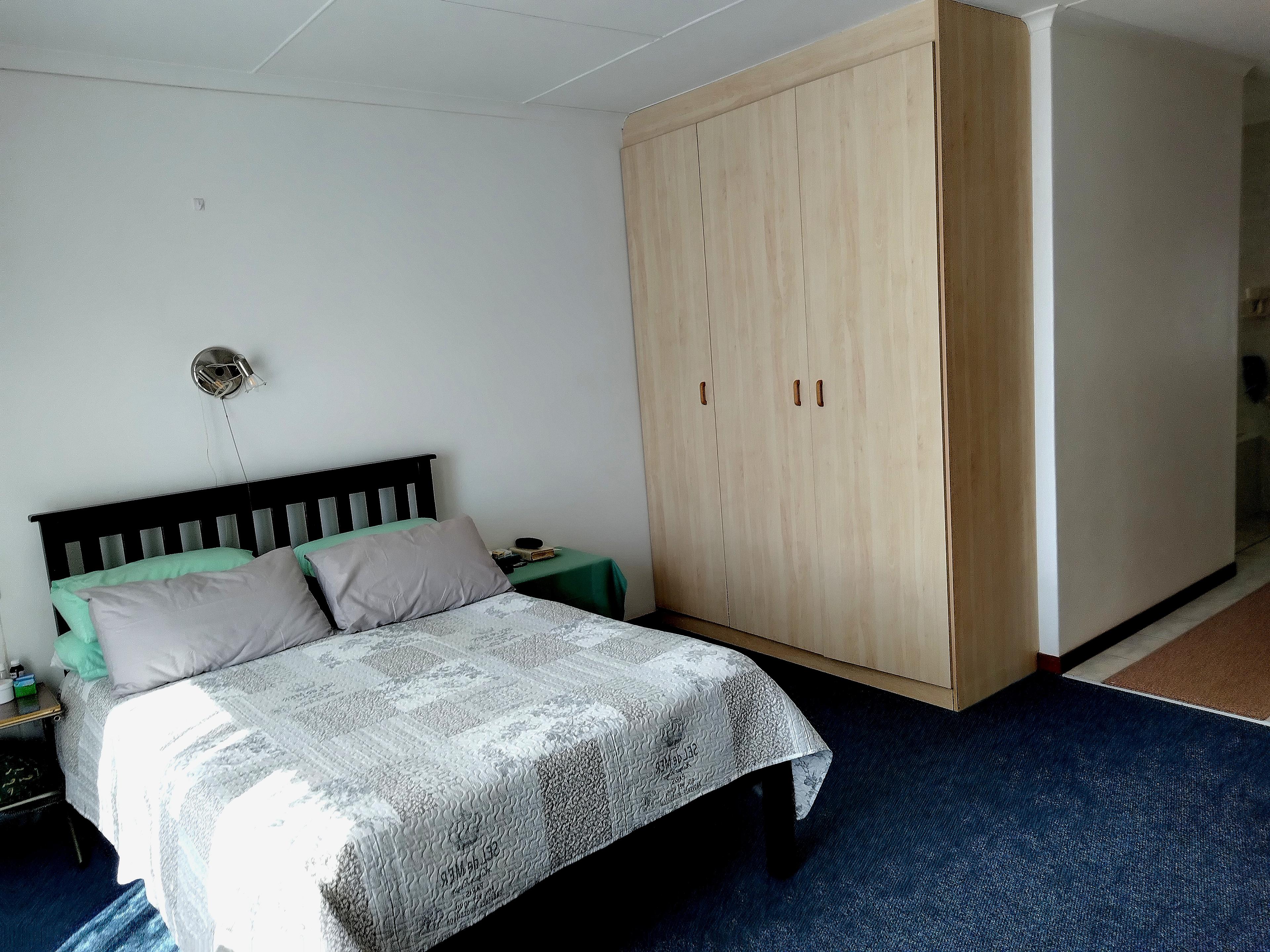 Image 4 of 6
