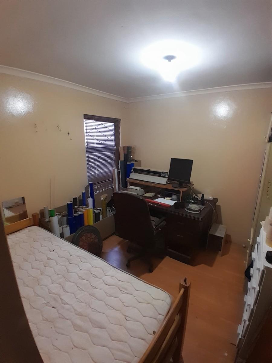 Image 2 of 6