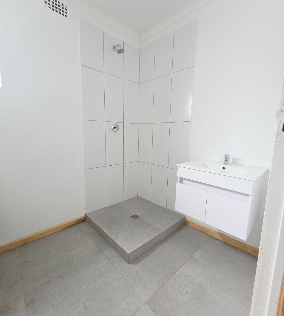 Image 4 of 6