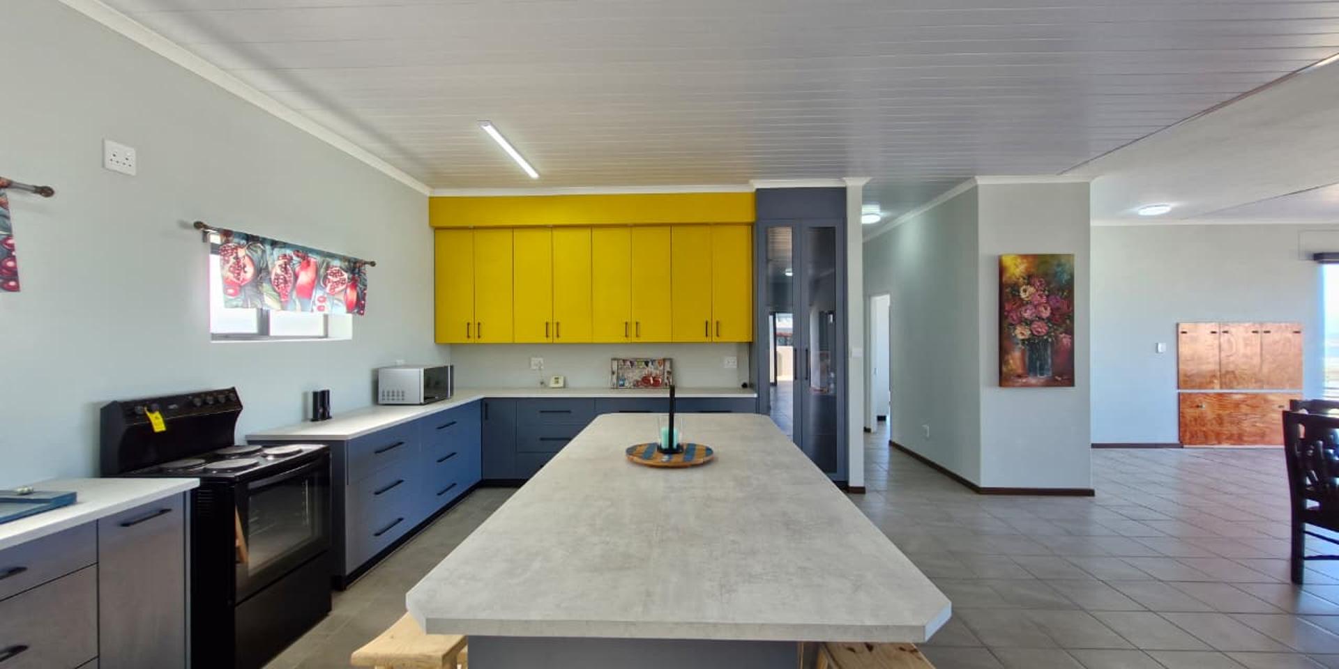 Image 4 of 6