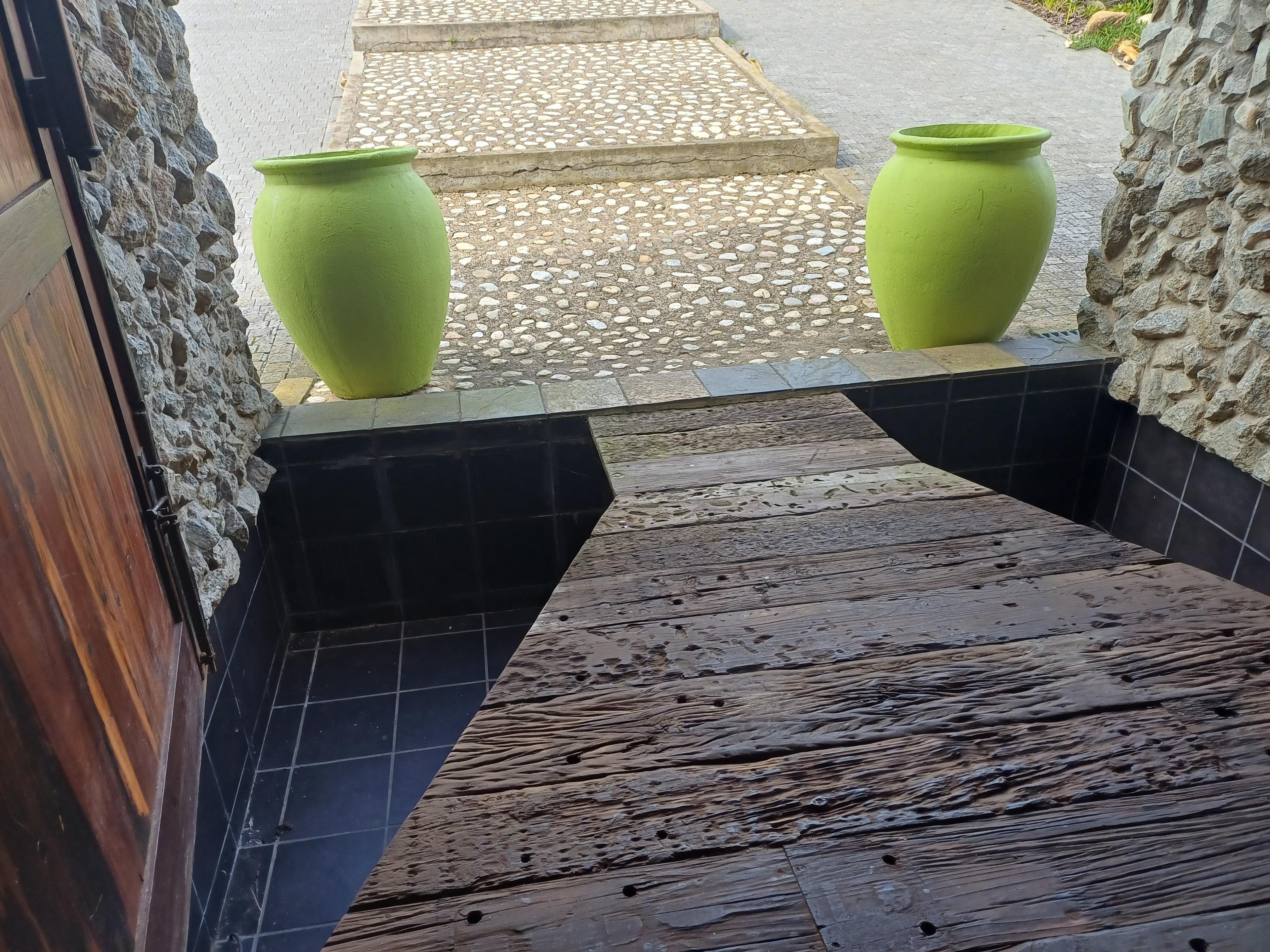 Image 3 of 6