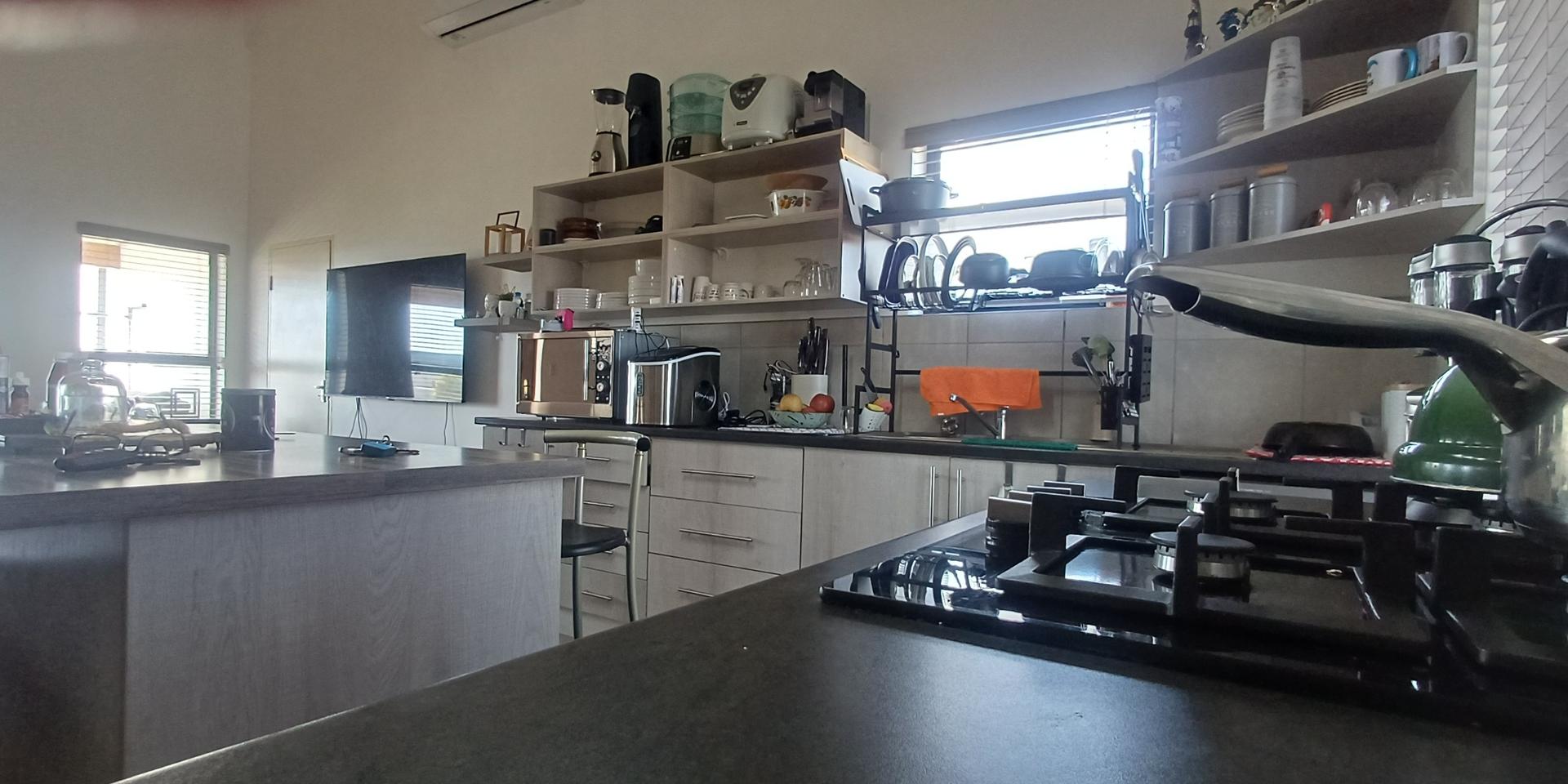 Image 4 of 6